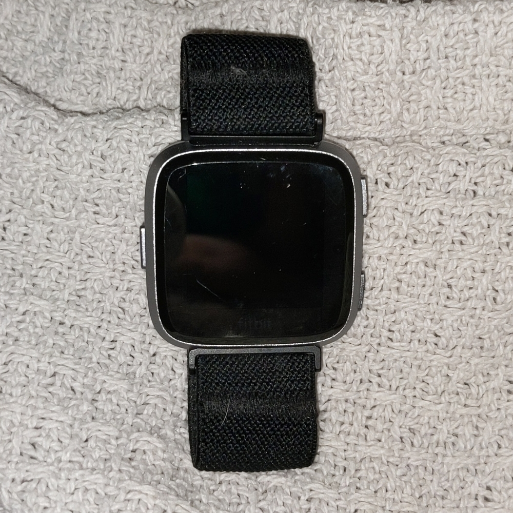 Fitbit versa with touch to pay